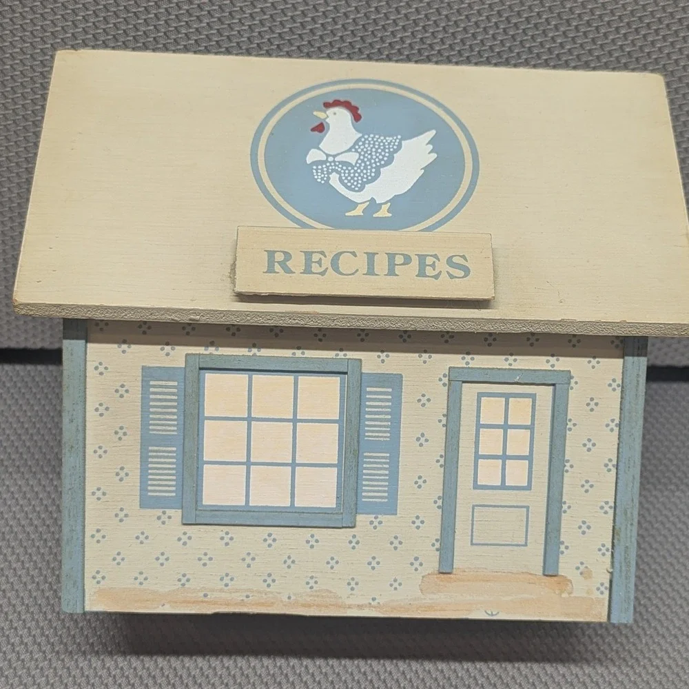 VTG Pine Creek Collection Wooden Recipe Box Cottage House Chicken Farmhouse Blue